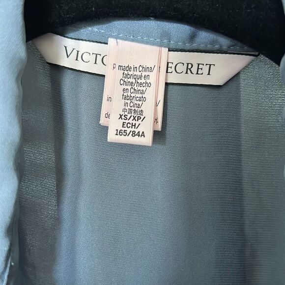 VS Tie Silk Like Top - Picture 4 of 4